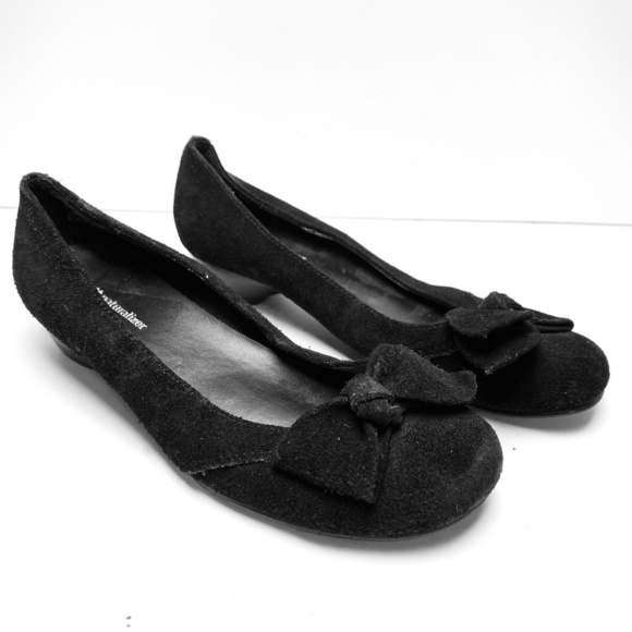 NATURALIZER Genuine Suede Leather Low Heels sz 8 - Picture 1 of 12